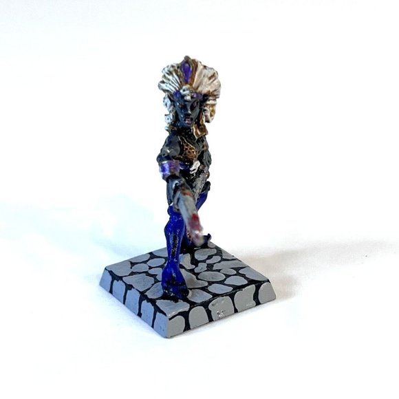 Citadel/Marauder Miniatures Warhammer MM73/1 Witch Elf w. Sword Retreating, 25mm - Picture 2 of 5